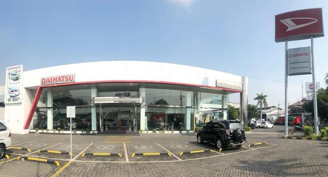 showroom mobil terdekat di Surabaya Waru